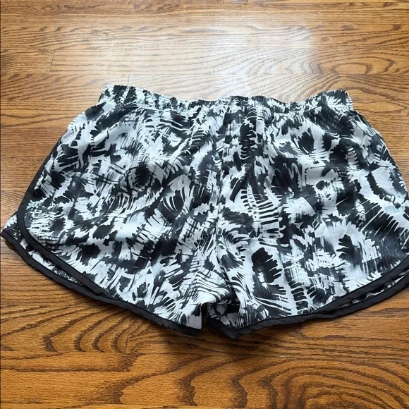 Calvin Klein Women's Athletic Shorts in Monochrome Pattern - Picture 4 of 4